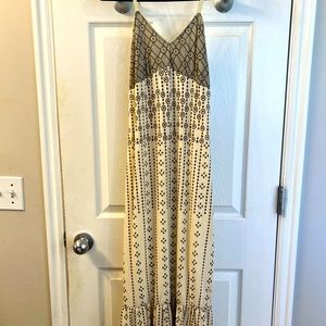 Abercrombie and Finch Maxi Dress. Never worn. Tags removed. Size L fits like S